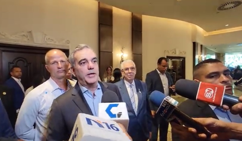 Luis Abinader elogia “madurez y liderazgo” precandidatos del PRM