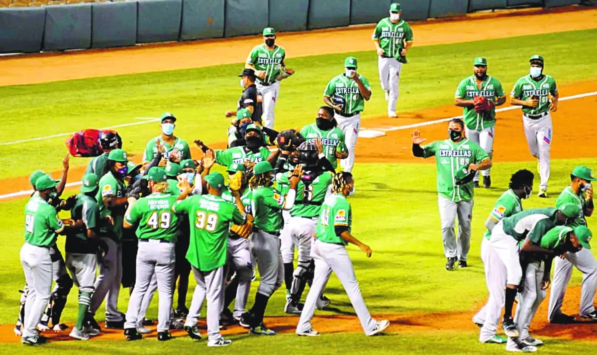 Las Estrellas vencen a Los Toros en apertura torneo pelota invernal