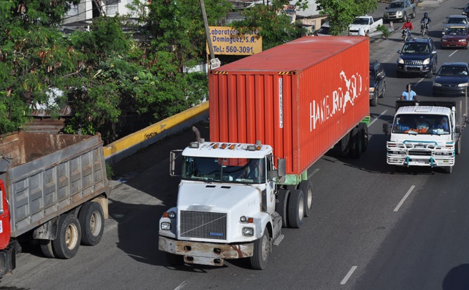 Transportistas piden al gobierno tratar en mesa crisis carburantes