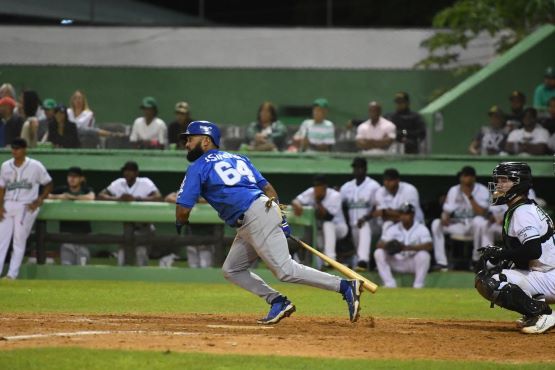 Licey derrota a las Estrellas; Aguilas apabullan a los Leones