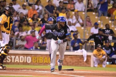 Licey vapulea a las Aguilas en Santiago; Toros y Gigantes ganan