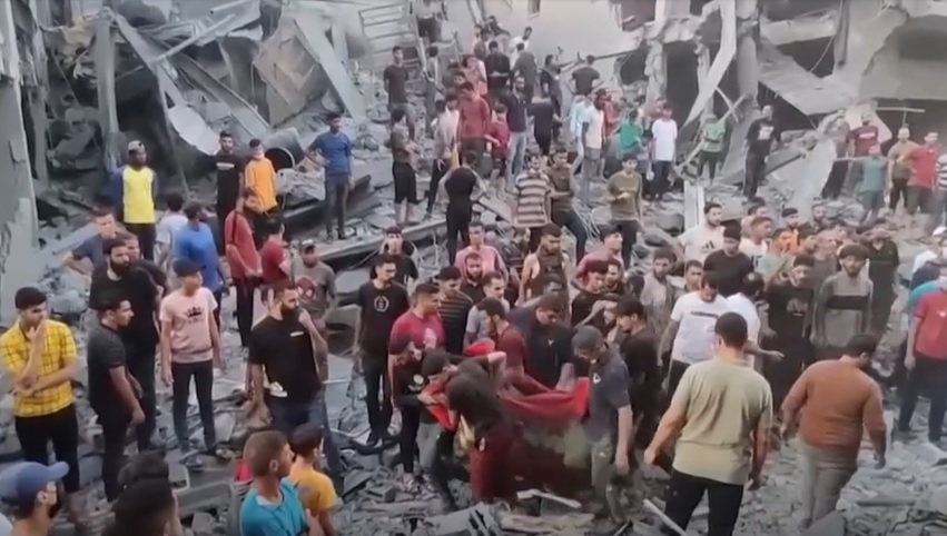 Dos ataques a hospital y escuela en Gaza dejan unos 70 muertos