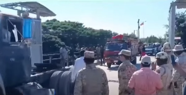 Haitianos rompieron cadenas de frontera para abastecerse en RD
