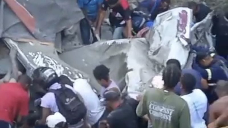 Patana embiste a un autobús de pasajeros en Haina, San Cristóbal