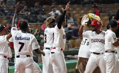 Leones vencen a las Estrellas; Las Aguilas ganan y Licey pierde