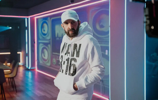 Juan Luis Guerra lanza su nueva producción digital «Radio Güira»