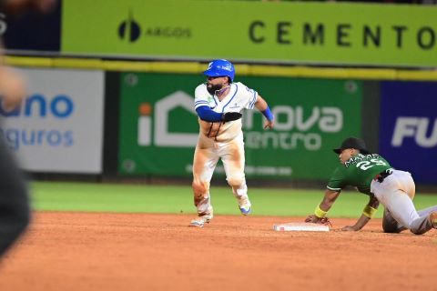 Estrellas tiran no hitter al Licey; Gigantes y Escogido triunfan