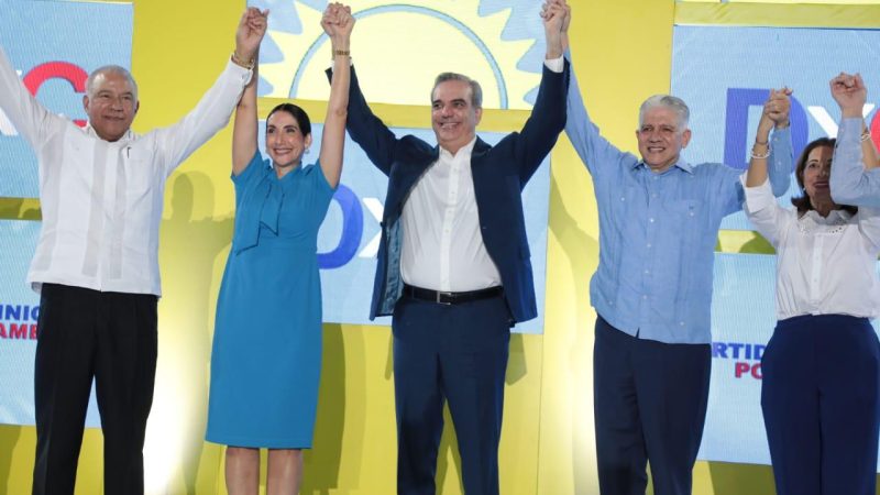 Abinader pide no escuchar gritos “desesperados” de la oposición