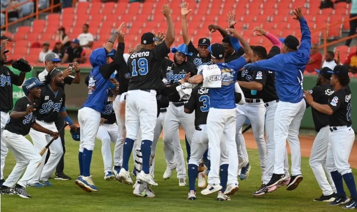 Licey gana 2 a Toros y clasifica al round robin; Aguilas quedan fuera