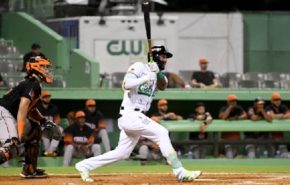 Profar lidera a Estrellas y vuelven a ganar; Leones hunden Aguilas
