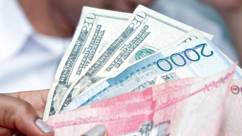 El dólar estadounidense se vende hoy a 59.03 pesos dominicanos