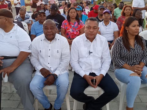 Fermín Brito inaugura obra Monumento a la Identidad de Boca Chica o Parador Fotográfico