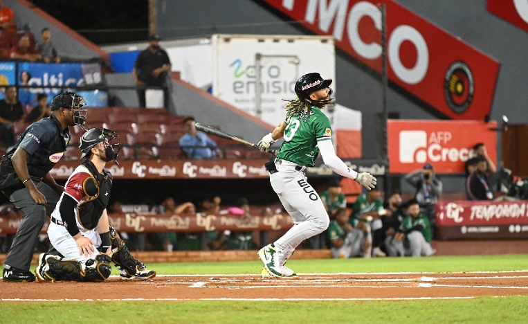 Estrellas vence Gigantes y sigue firme en 1er. lugar; caen los Tigres