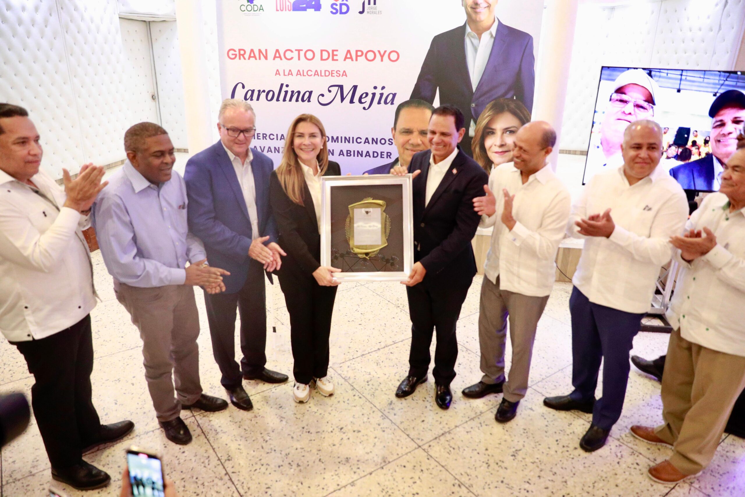 Comerciantes dominicanos de Avanzada con Abinader da su respaldo a la alcaldesa Carolina Mejía