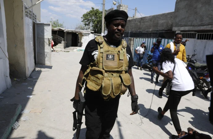 Poderoso jefe de bandas haitianas Jimmy Cherisier alias Barbecue escapa de un operativo policial