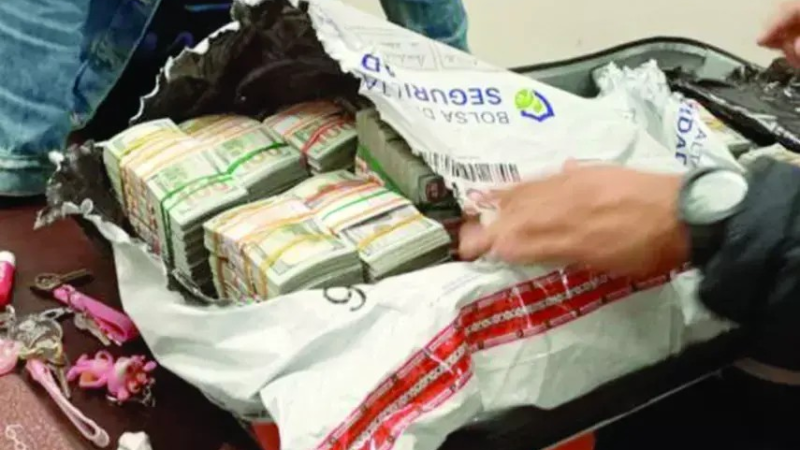 Investigan cómo dos mujeres sacaron de RD más de US$2 MM