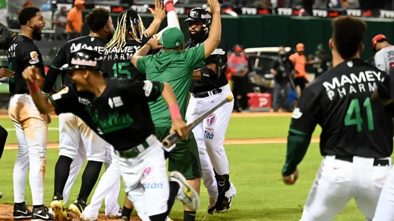 Estrellas dejan en el terreno a los Leones