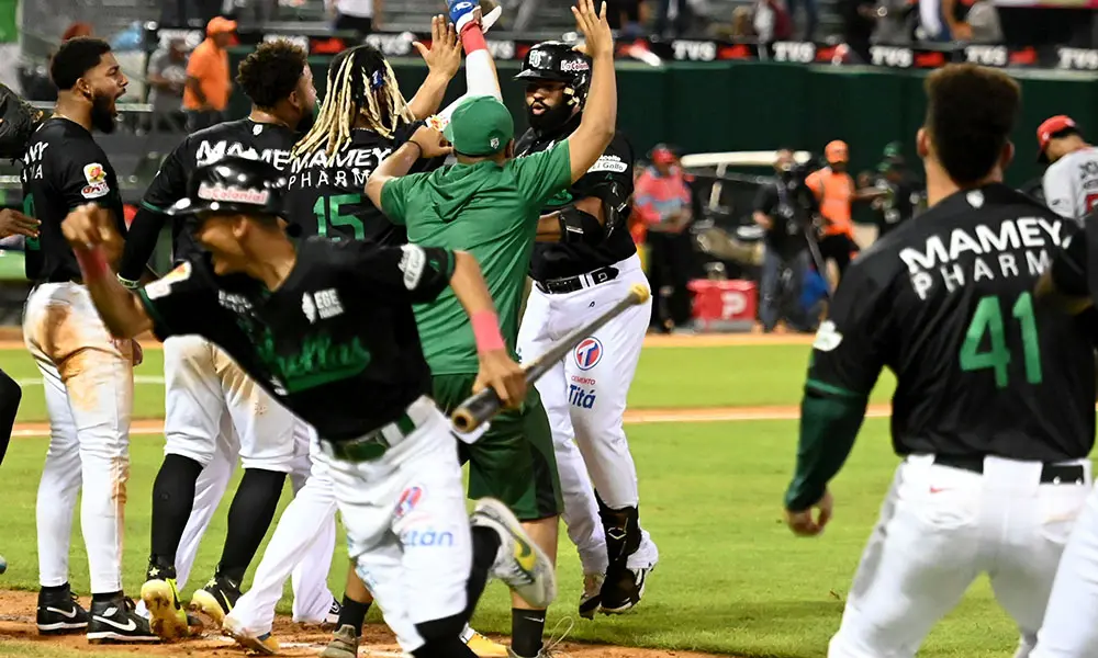 Estrellas dejan en el terreno a los Leones