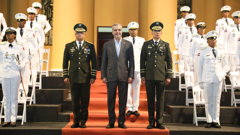 Abinader encabeza graduación cadetes de la Academia Militar