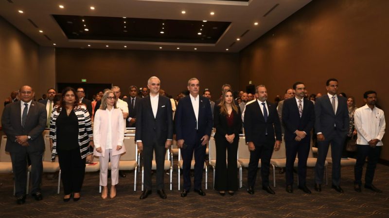 Abinader: «Sector privado procura dominicanizar la construcción»