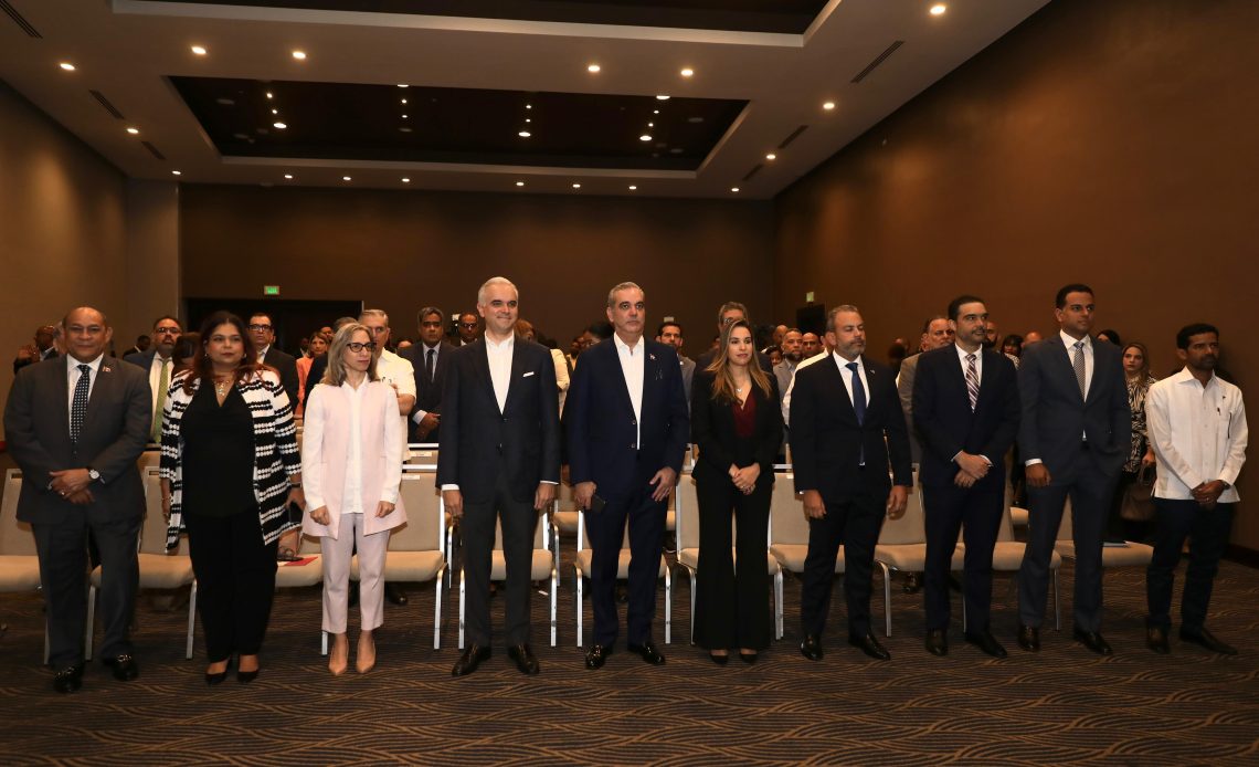 Abinader: «Sector privado procura dominicanizar la construcción»