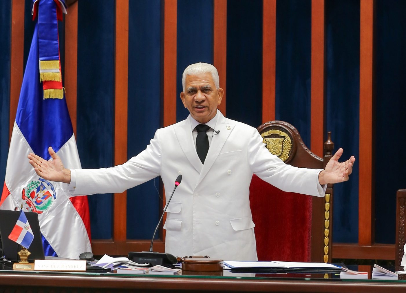 Presidente del Senado cree necesario un plan para regular mano de obra haitiana