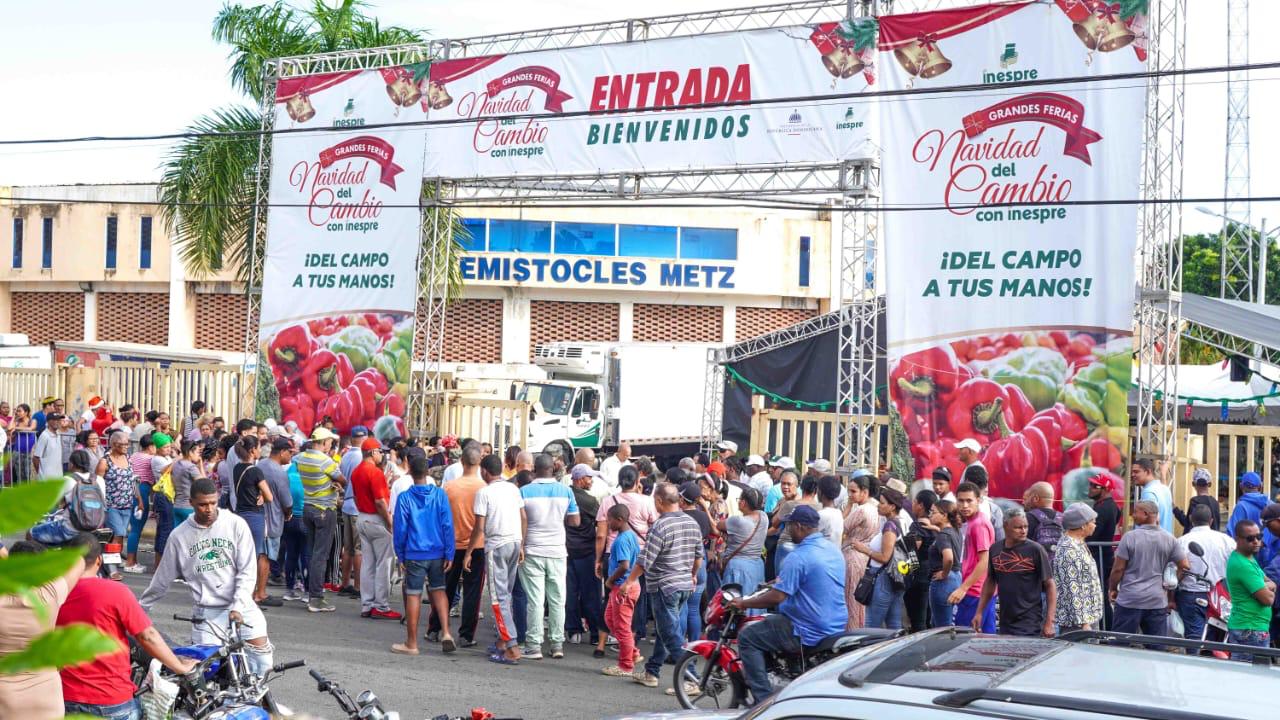 Azua: Inician «Grandes Ferias Navidad del Cambio» con Inespre