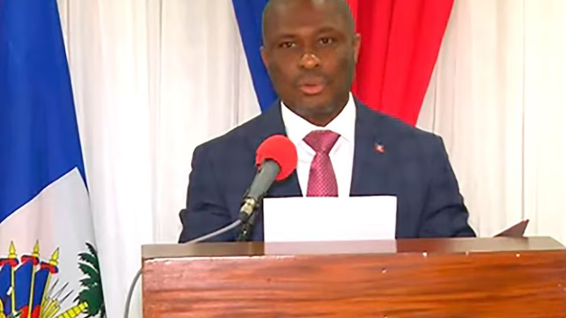 Haití convoca al embajador de Francia tras comentarios Macron