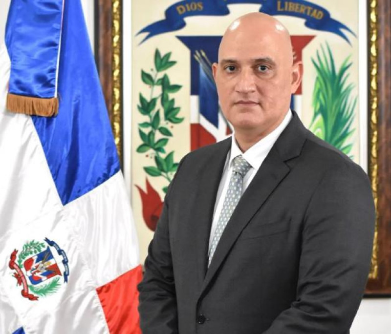 Renuncia el ministro de Economía Pavel Isa Contreras