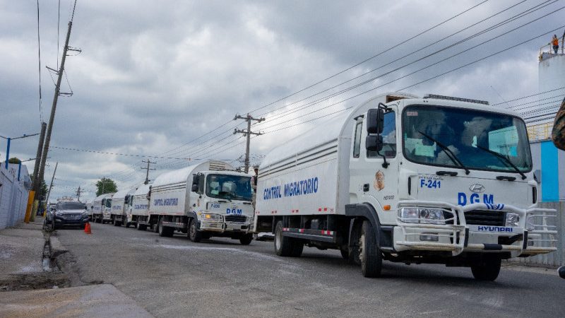 Haitianos golpean y hieren oficial de migración en una pierna en Piantini