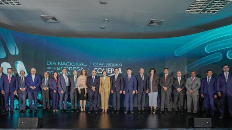 Empresarios y sindicatos “trancados” en la cesantía