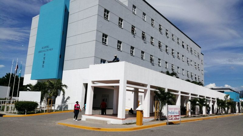 Unos 26 haitianos llegaron intoxicados al Hospital Regional Taiwán en Azua
