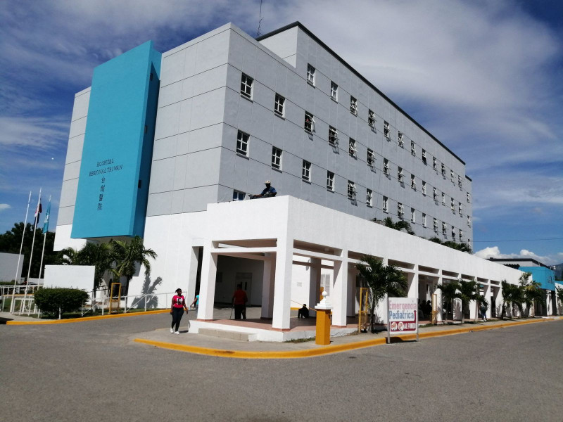 Unos 26 haitianos llegaron intoxicados al Hospital Regional Taiwán en Azua