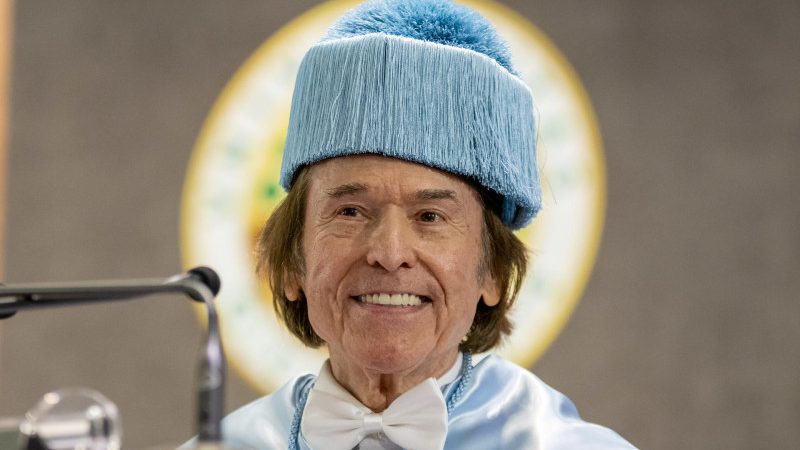 Universidad de Jaén inviste a Raphael de España de doctor honoris causa