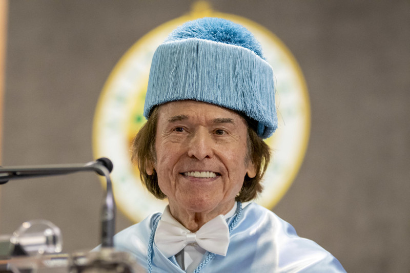 Universidad de Jaén inviste a Raphael de España de doctor honoris causa