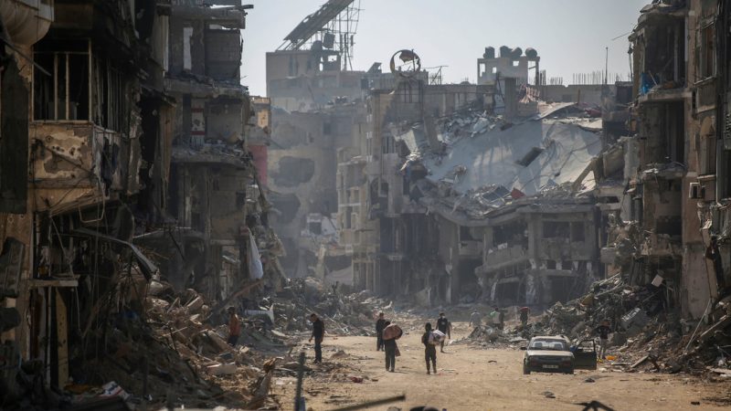 Muertos y heridos en gran incendio causado por ataque israelí contra un campo de refugiados en Gaza