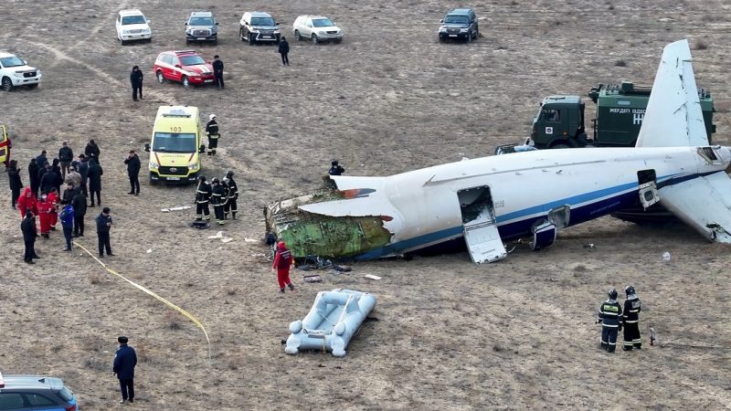 Se desploma un avión de pasajeros en Kazajistán,