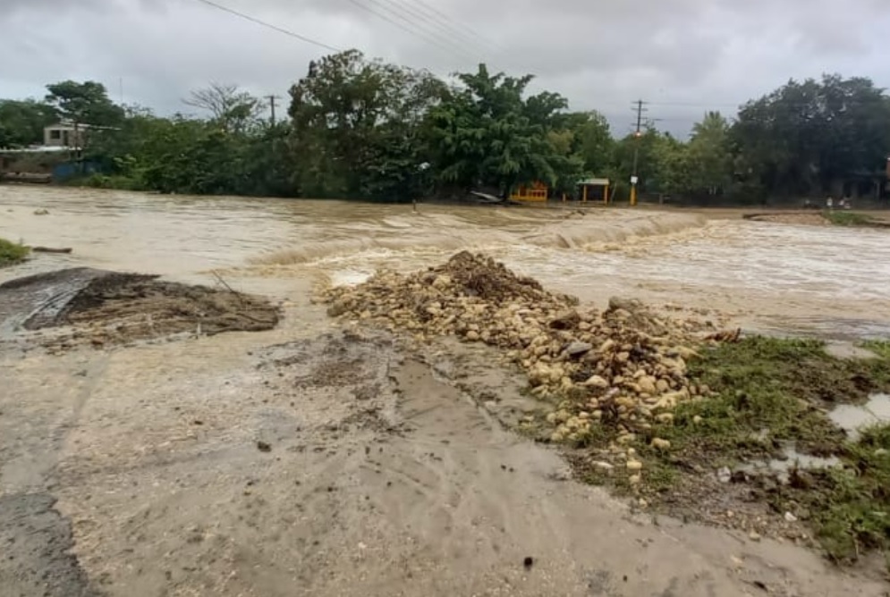 Por crecida de ríos y cañadas varios puntos de la zona rural de Puerto Plata están incomunicadas