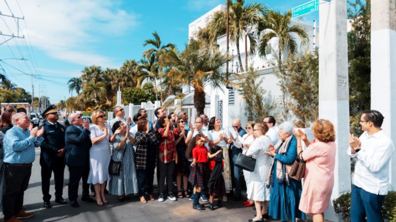 Alcaldía del DN develiza calle en honor fallecida Gladys Gutiérrez