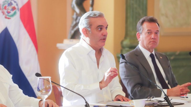 Abinader dice RD logra históricos fallos contra el comercio ilícito