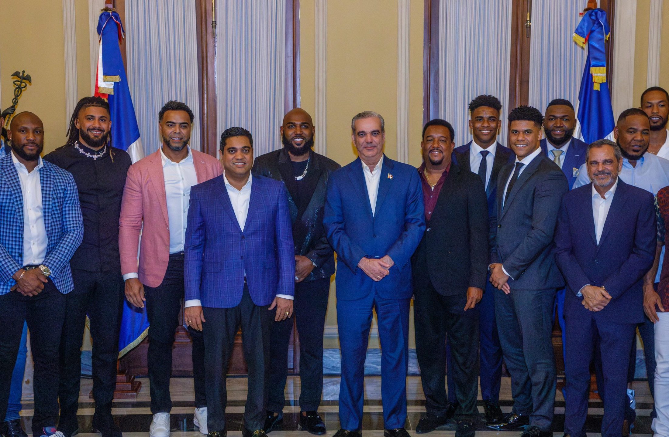 El Presidente Abinader celebra la Navidad con Grandes Ligas