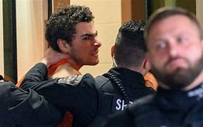 Investigadores buscan el móvil del asesinato del CEO de UnitedHealthcare. El abogado del sospechoso niega que esté implicado