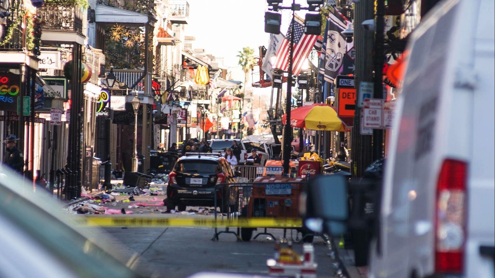 Autoridades de EE.UU. le caen atrás a posibles conexiones en choque masivo en Nueva Orleans