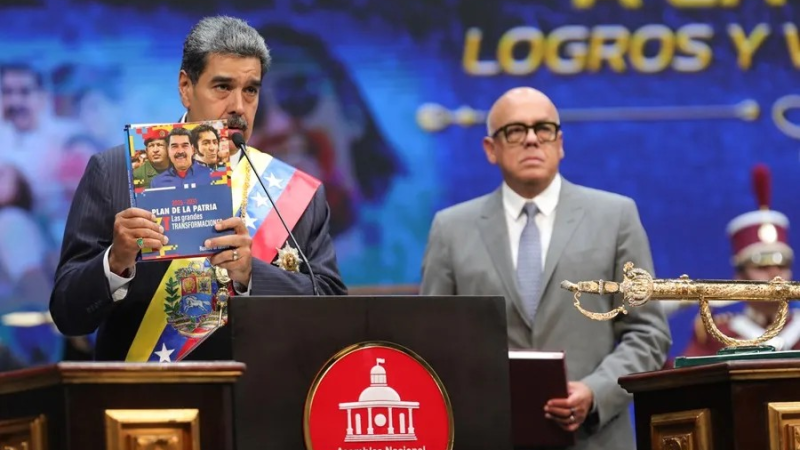 Maduro anuncia nuevo ministerio, satélite y reforma constitucional