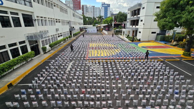 15 detenidos en 40 allanamientos sobre los 9.8 toneladas cocaina incau