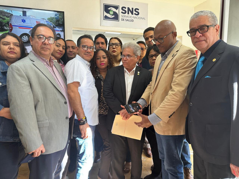 Colegio Médico Dominicano se va a huelga y ocupa local Servicio Nacional de Salud