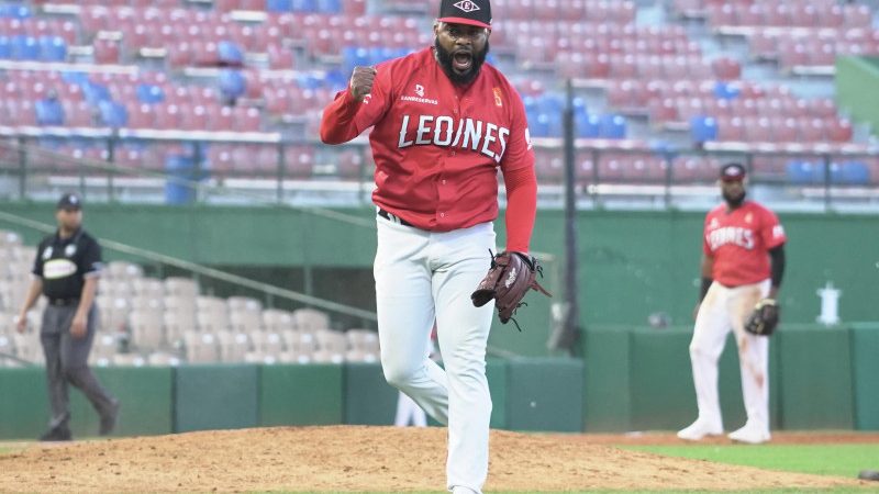 Johnny Cueto y tórrida ofensiva conducen triunfo de Leones sobre Estrellas
