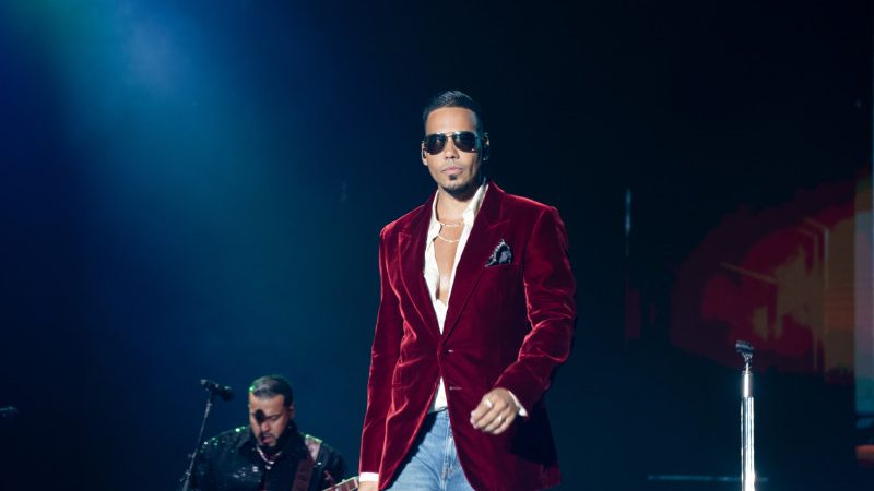 El vocalista de Aventura Romeo Santos afirma que él representa a República Dominicana como nadie. 