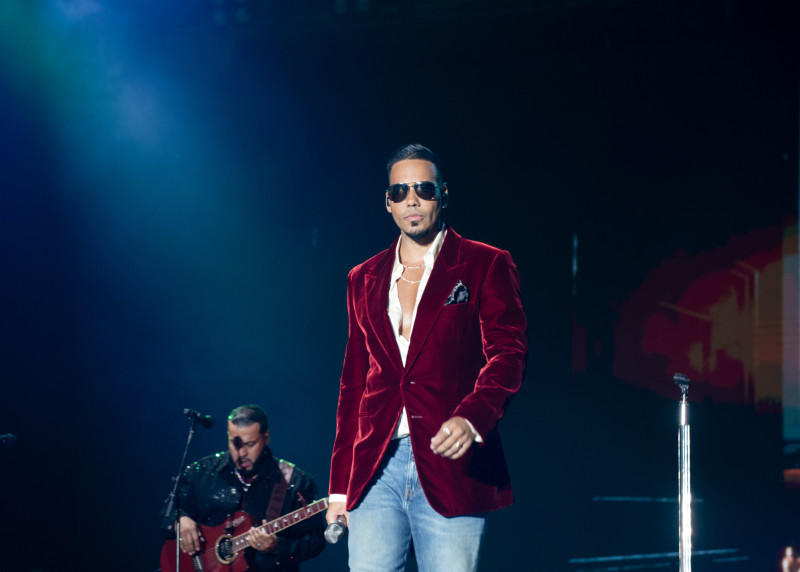 El vocalista de Aventura Romeo Santos afirma que él representa a República Dominicana como nadie. 