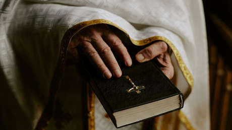 El Vaticano permite a los homosexuales convertirse en sacerdotes